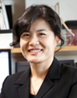 A person smiling at the camera

AI-generated content may be incorrect.